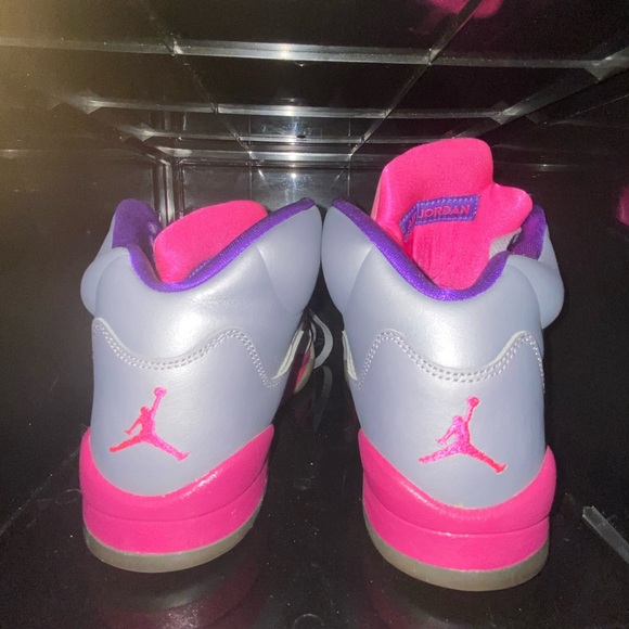 Jordan 5 Retro
Cement Grey Pink (GS) - Picture 3 of 4